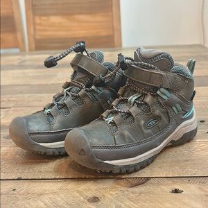 Keen Brown Hiking Boots with Ankle Support and Rugged Soles